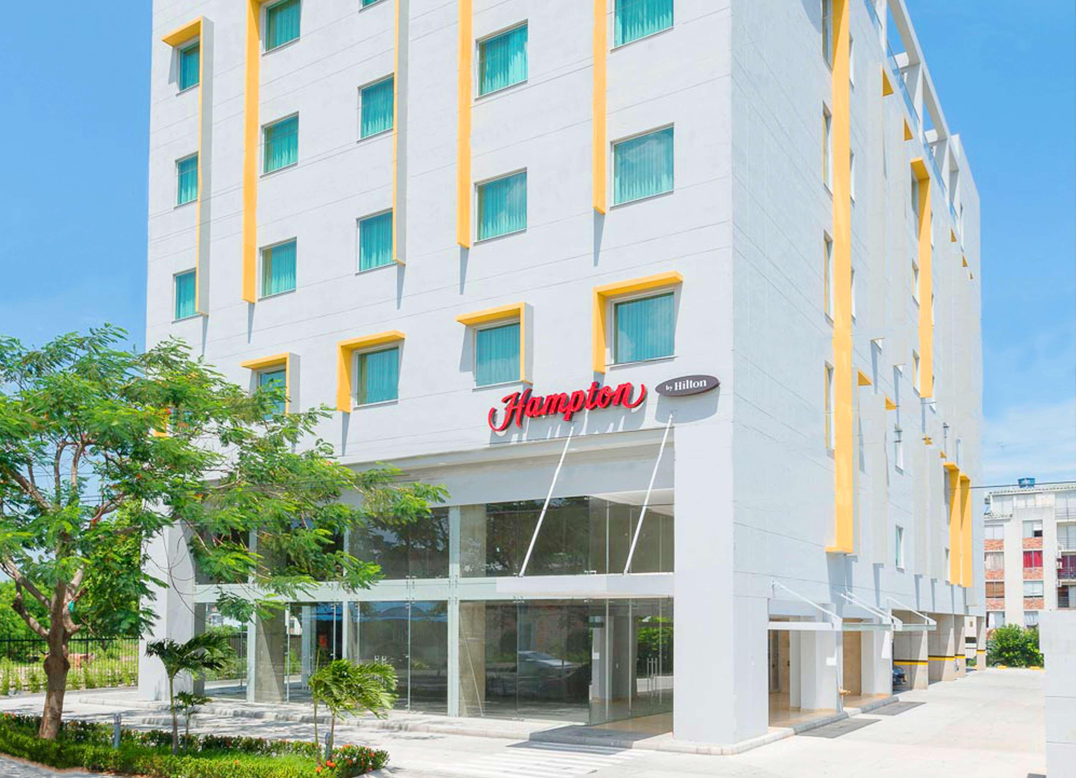 Hotel Hampton By Hilton Yopal Exterior foto