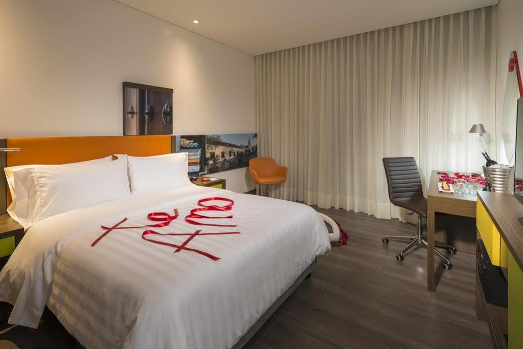 Hotel Hampton By Hilton Yopal Exterior foto